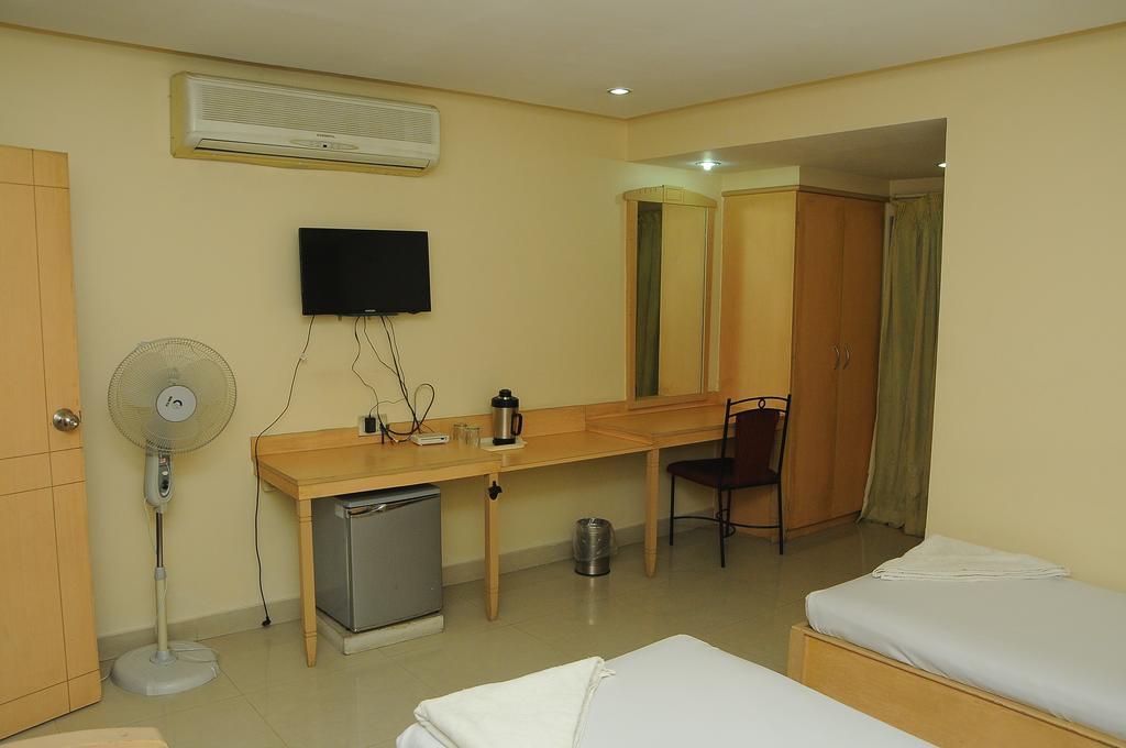 Hotel Padmini Residency Хайдарабад Экстерьер фото
