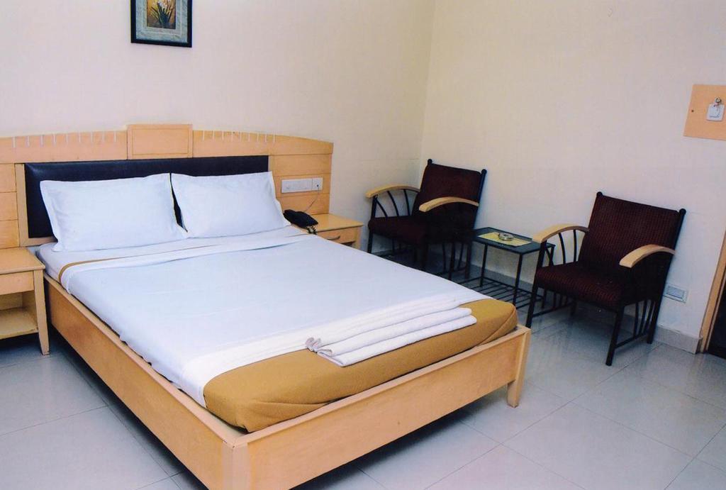 Hotel Padmini Residency Хайдарабад Экстерьер фото