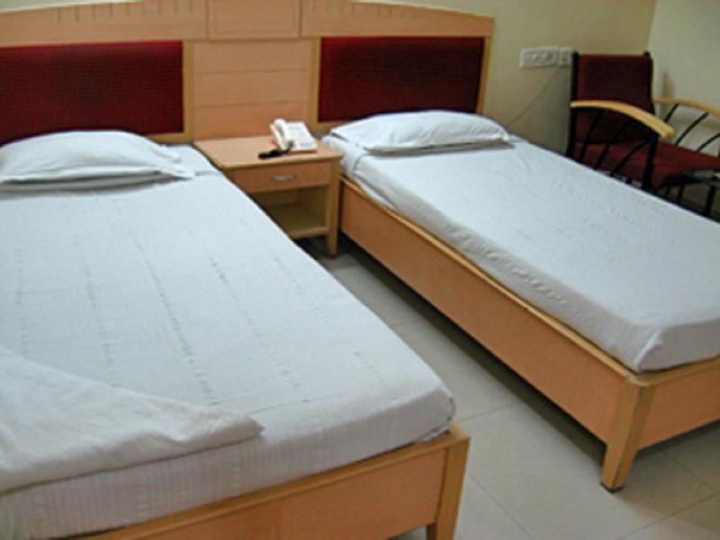 Hotel Padmini Residency Хайдарабад Экстерьер фото